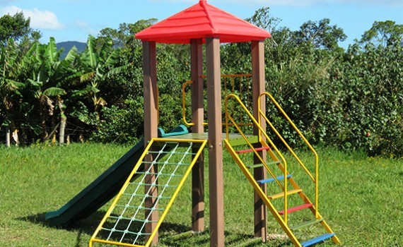 Playground em madeira plástica: durabilidade e respeito ao meio ambiente