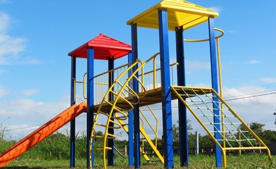 Conheça toda variedade da linha de playgrounds em alumínio Brubrinq