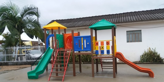 Qual época ideal para manutenção do playground escolar?