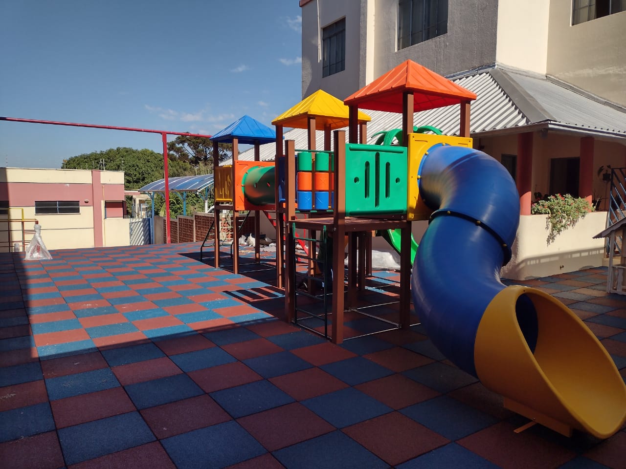 Conheça a pintura eletrostática para playgrounds