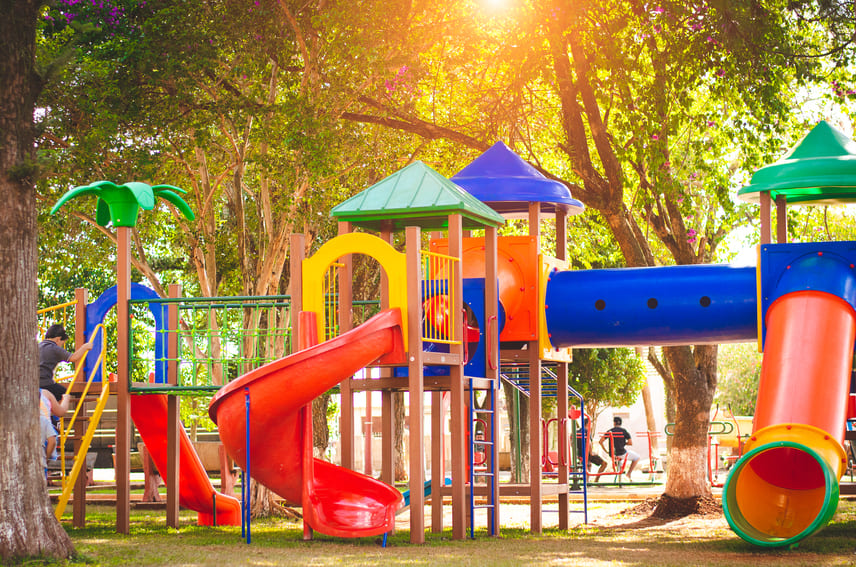 Qual a diferença entre playgrounds e espaços kids comuns?